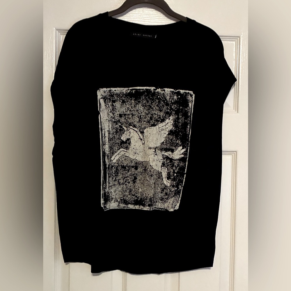 CavalloT w/Pegasus Design. Size M/L. Sleeveless. 100% rayon. A natural order.